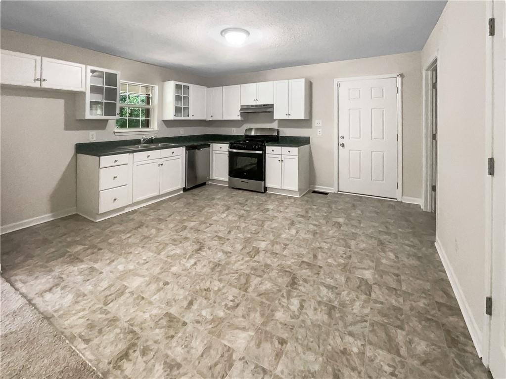 161 Silvercrest Drive, Acworth, Georgia image 2