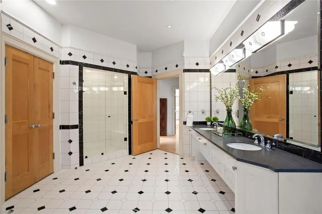 Johns Creek, Georgia 30022, United States, 5 Bedrooms Bedrooms, ,6 BathroomsBathrooms,Residential,Active,194320