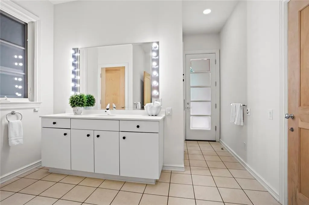 Johns Creek, Georgia 30022, United States, 5 Bedrooms Bedrooms, ,6 BathroomsBathrooms,Residential,Active,194320