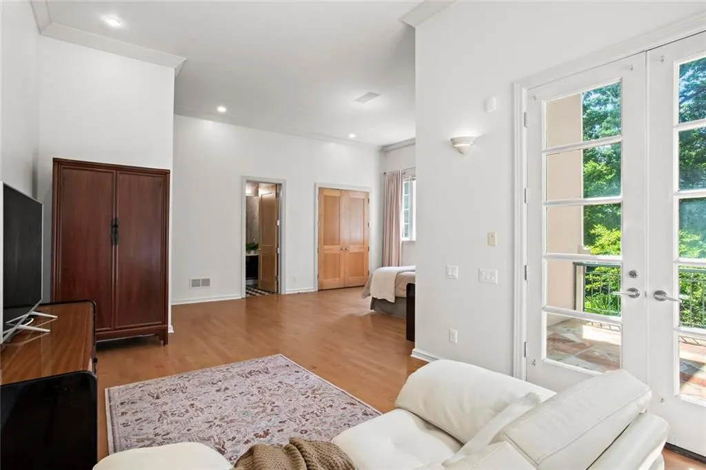 Johns Creek, Georgia 30022, United States, 5 Bedrooms Bedrooms, ,6 BathroomsBathrooms,Residential,Active,194320