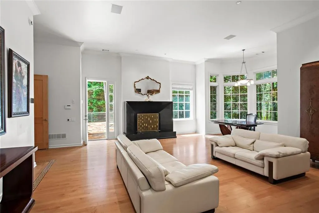 Johns Creek, Georgia 30022, United States, 5 Bedrooms Bedrooms, ,6 BathroomsBathrooms,Residential,Active,194320