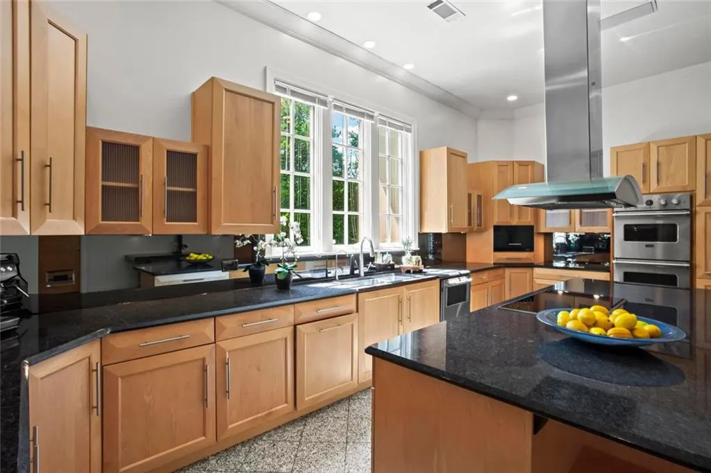 Johns Creek, Georgia 30022, United States, 5 Bedrooms Bedrooms, ,6 BathroomsBathrooms,Residential,Active,194320