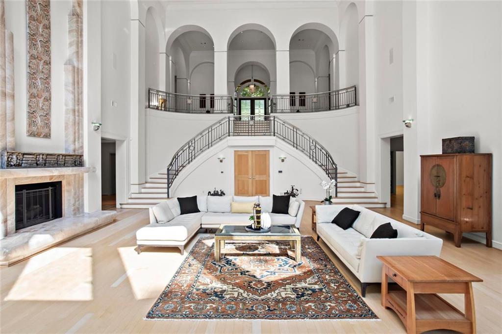 9335 Colonnade Trail
