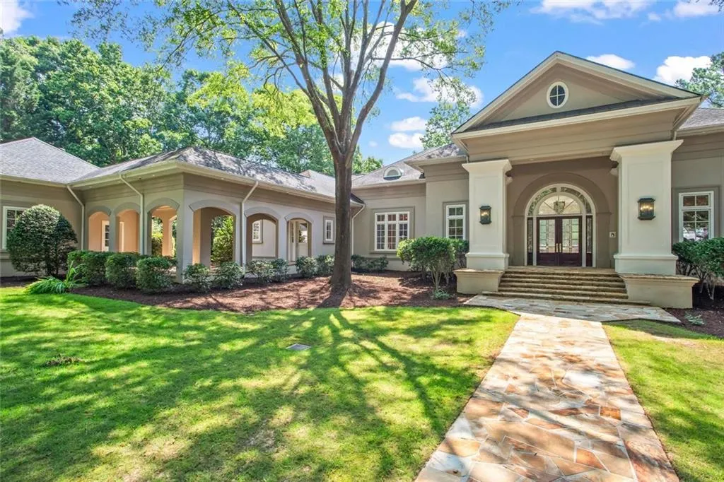 Johns Creek, Georgia 30022, United States, 5 Bedrooms Bedrooms, ,6 BathroomsBathrooms,Residential,Active,194320