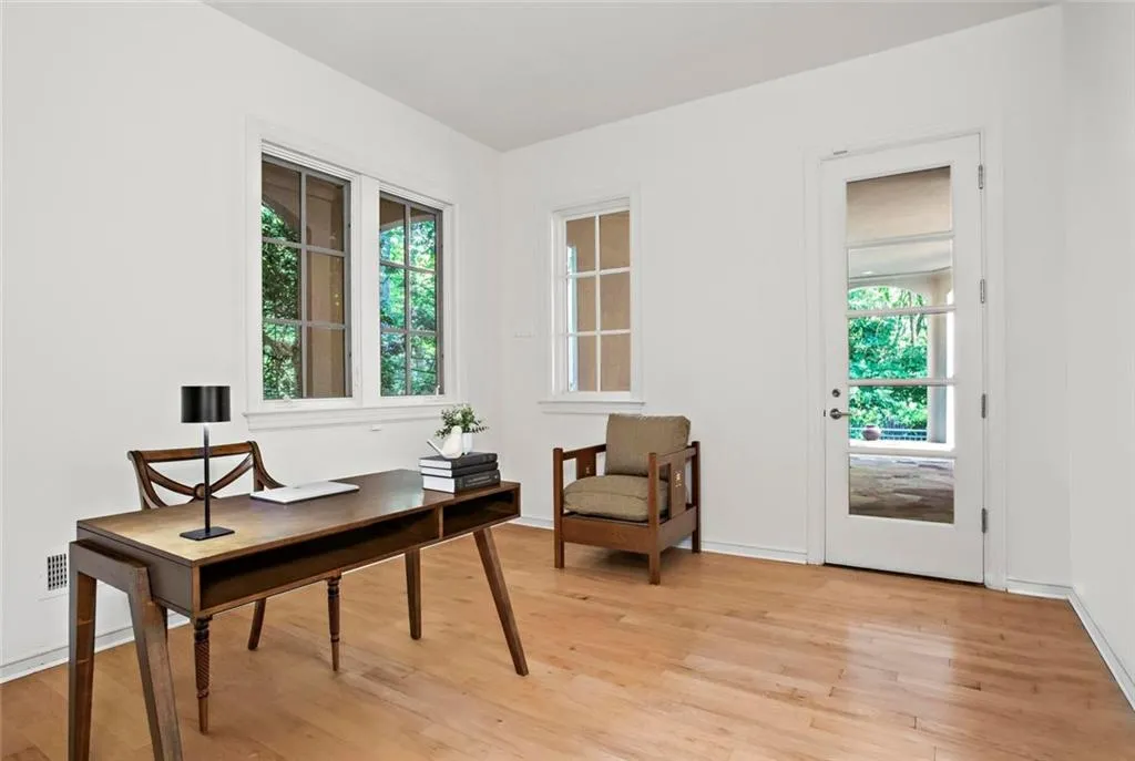 Johns Creek, Georgia 30022, United States, 5 Bedrooms Bedrooms, ,6 BathroomsBathrooms,Residential,Active,194320