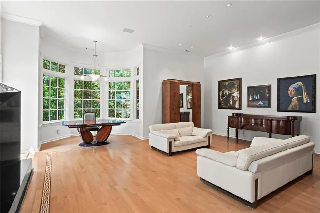 Johns Creek, Georgia 30022, United States, 5 Bedrooms Bedrooms, ,6 BathroomsBathrooms,Residential,Active,194320