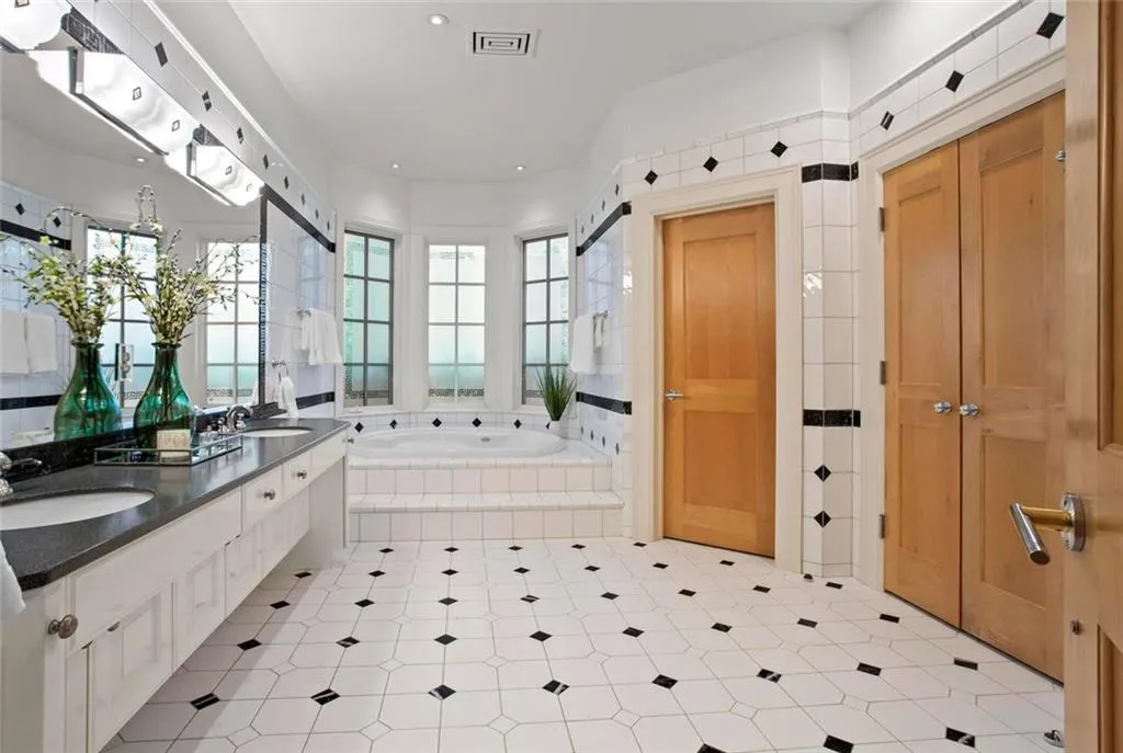 Johns Creek, Georgia 30022, United States, 5 Bedrooms Bedrooms, ,6 BathroomsBathrooms,Residential,Active,194320