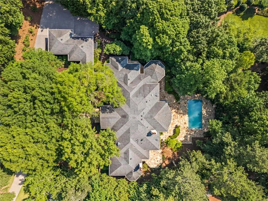 Johns Creek, Georgia 30022, United States, 5 Bedrooms Bedrooms, ,6 BathroomsBathrooms,Residential,Active,194320