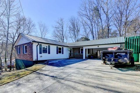 Homes For Sale - 3527 Lakeview Drive<br/> Gainesville, GA 30501