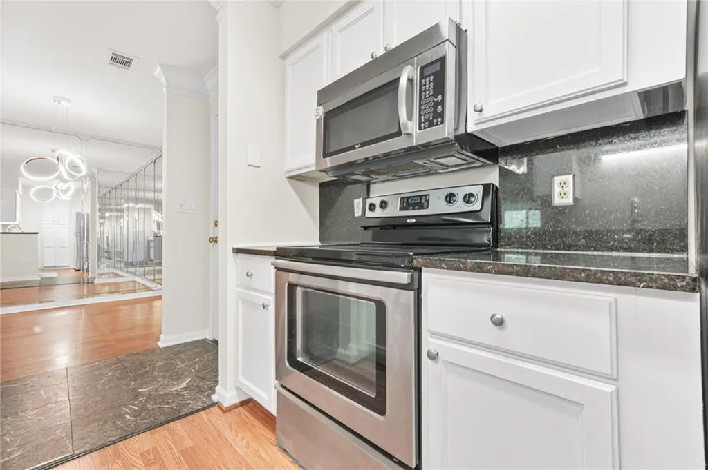 Atlanta, Georgia 30324, United States, 2 Bedrooms Bedrooms, ,2 BathroomsBathrooms,Residential,Active,195140