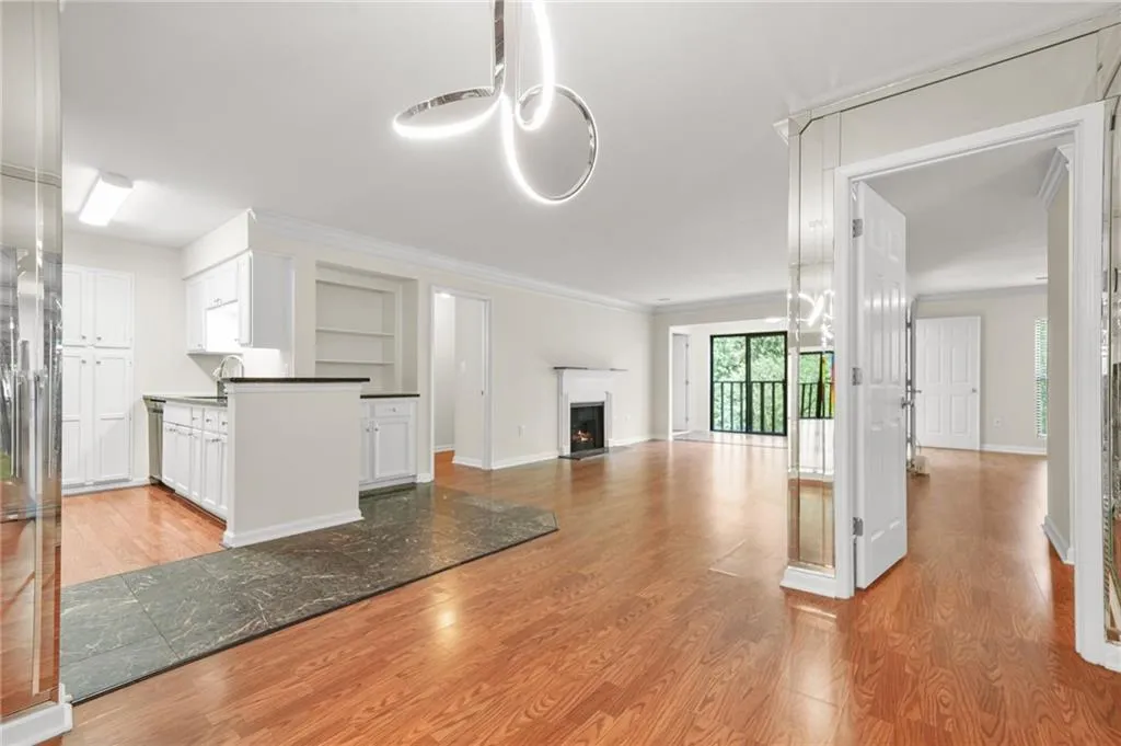 Atlanta, Georgia 30324, United States, 2 Bedrooms Bedrooms, ,2 BathroomsBathrooms,Residential,Active,195140