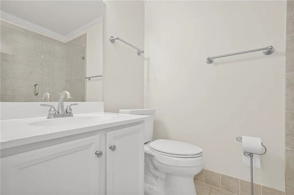 Atlanta, Georgia 30324, United States, 2 Bedrooms Bedrooms, ,2 BathroomsBathrooms,Residential,Active,195140