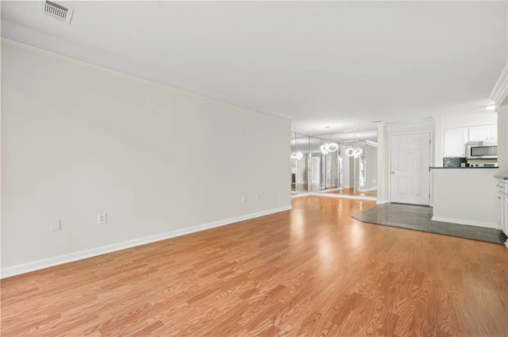 Atlanta, Georgia 30324, United States, 2 Bedrooms Bedrooms, ,2 BathroomsBathrooms,Residential,Active,195140