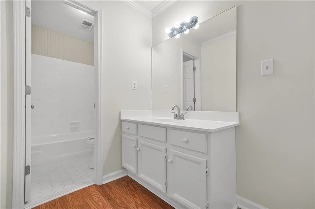 Atlanta, Georgia 30324, United States, 2 Bedrooms Bedrooms, ,2 BathroomsBathrooms,Residential,Active,195140