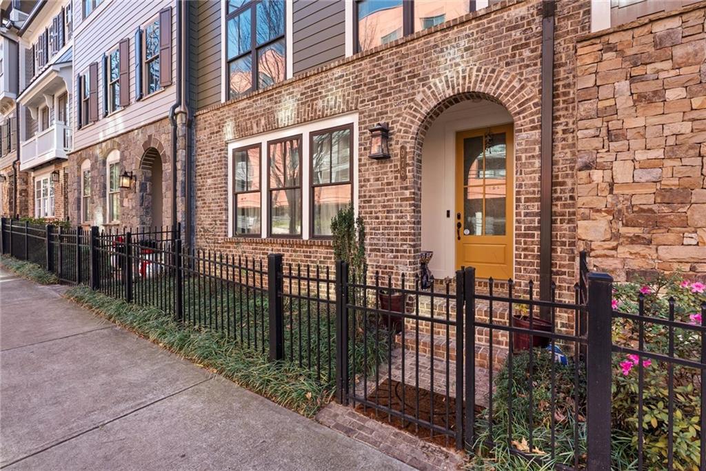 976 Memorial Walk SE