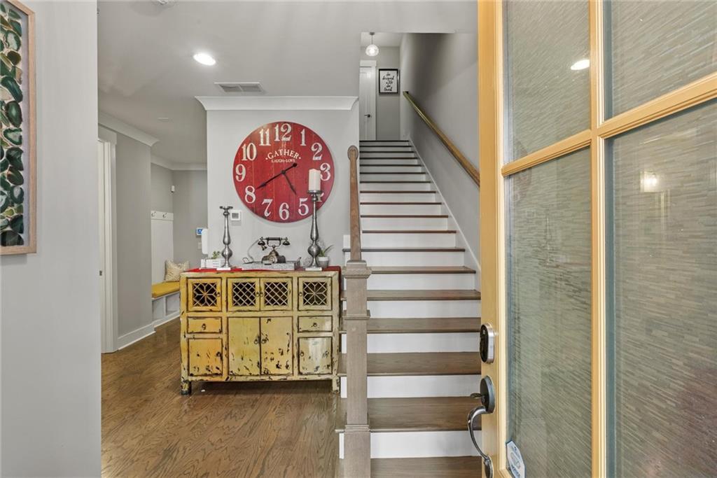 976 Memorial Walk SE