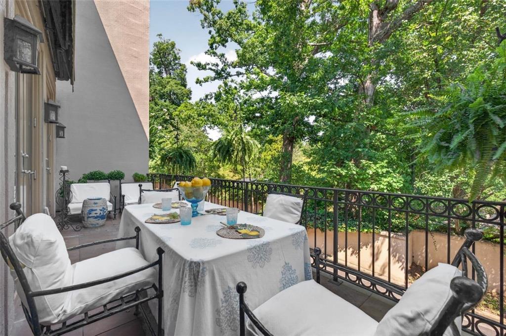 2525 Peachtree Road NE 25