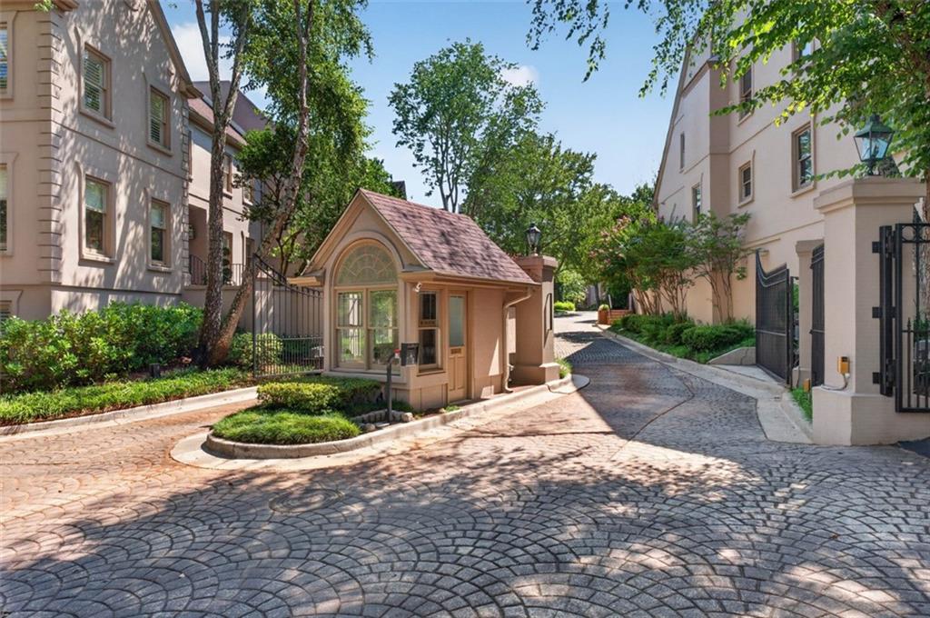 2525 Peachtree Road NE 25
