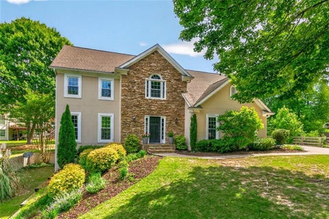 Homes For Sale - 720 Paddock Court<br/> Alpharetta, GA 30009