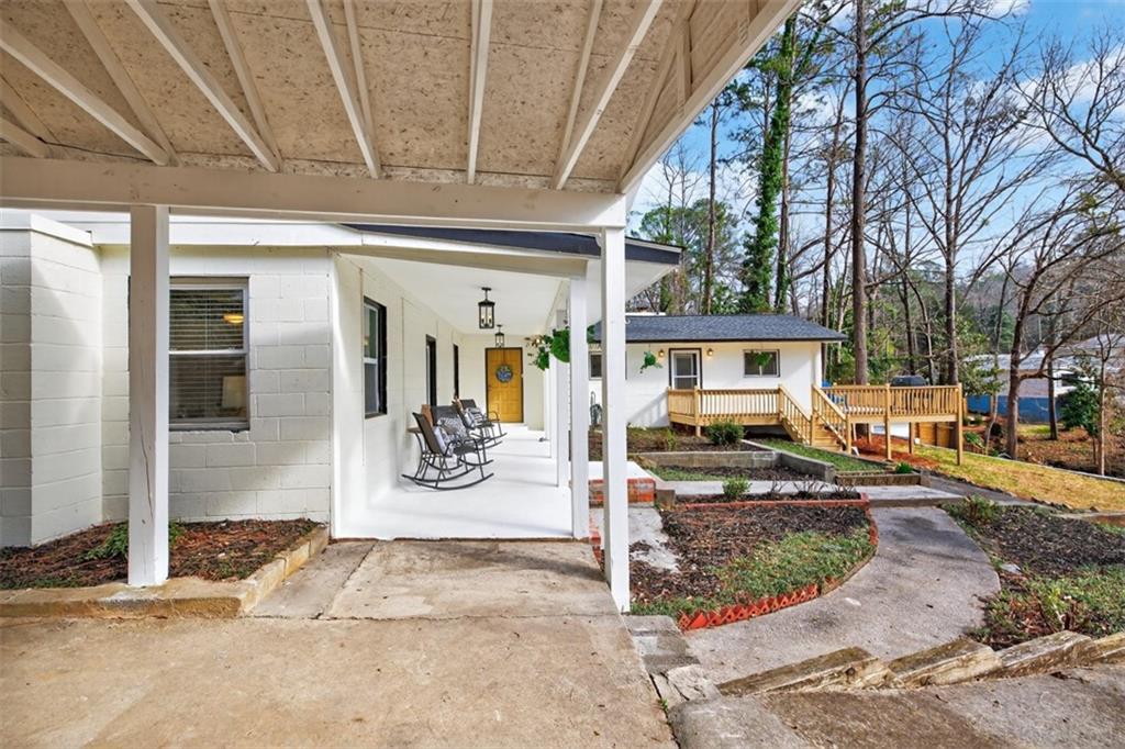 2439 Lakeshore Drive NE