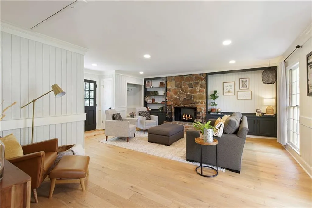 Gainesville, Georgia 30506, United States, 4 Bedrooms Bedrooms, ,4 BathroomsBathrooms,Residential,Coming Soon,88855