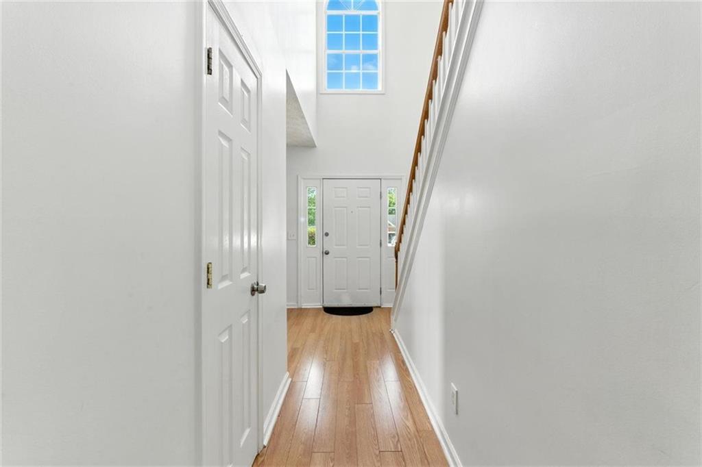 150 Crestworth Xing