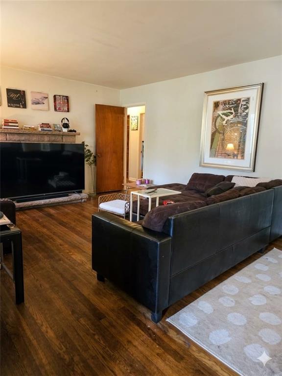 250 W Lake Avenue NW