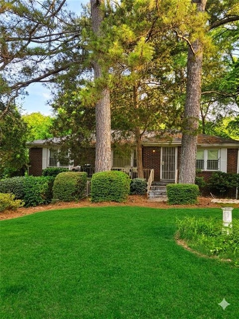Homes For Sale - 250 W Lake Avenue<br/> Atlanta, GA 30314
