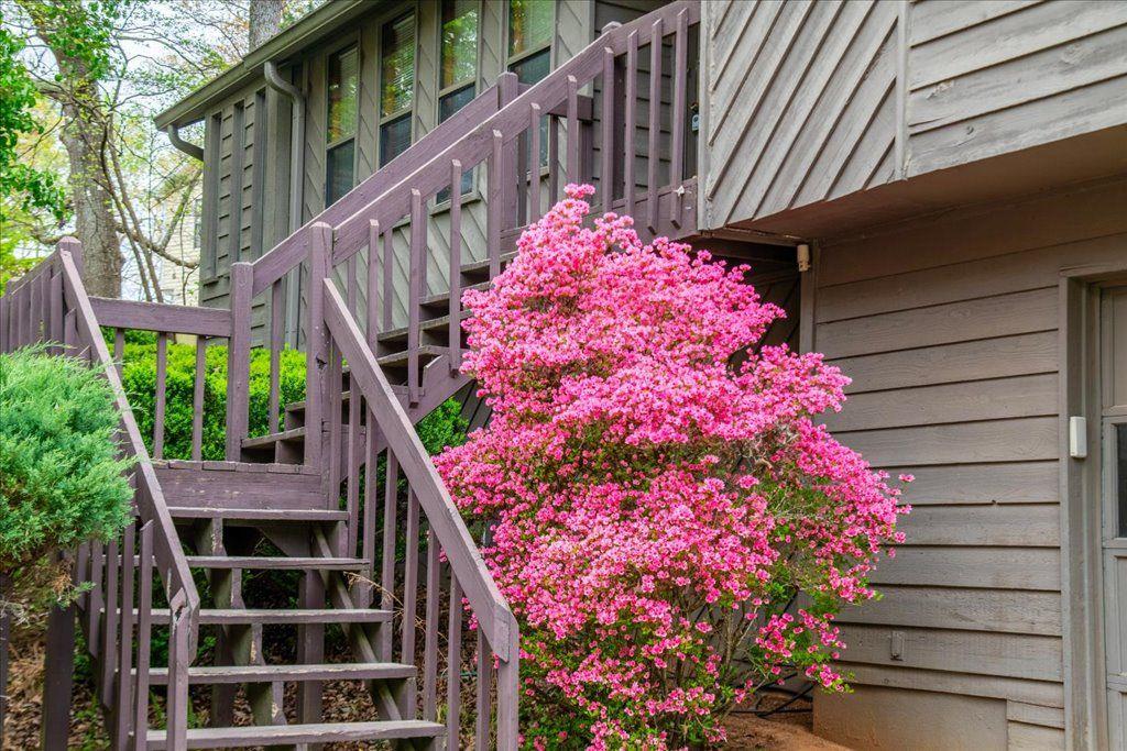 4827 Caboose Lane NW