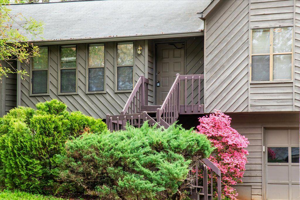 4827 Caboose Lane NW