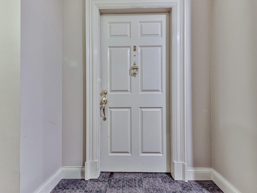 211 COLONIAL HOMES Drive NW 2501