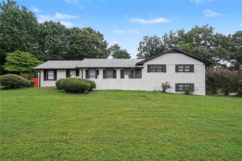Homes For Sale - 8806 Twin Oaks Drive<br/> Clayton County, Jonesboro, GA 30236