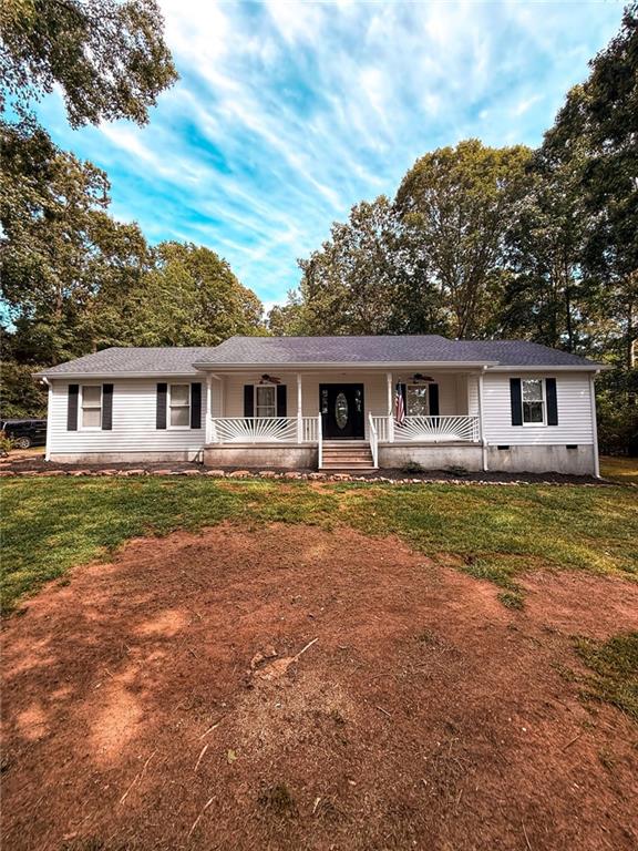 Welcome home to this charming 3 bed / 2 bath ranch nestled on nearly 1.75 acres in peaceful Summit Heights! This well-maintained home offers an inviting open layout with vaulted ceilings in the living area, a spacious kitchen, beautiful dining area with large bay windows, and a primary suite featuring a double vanity and tray ceiling detail. This home includes a BRAND NEW roof, gutters, back deck, and fresh paint throughout interior. Updated fixtures and many other thoughtful updates make this home ideal for an easy transition into your new home.
Relax with morning coffee on the front porch, or entertain friends on the brand new back deck while enjoying the privacy of your wooded backyard. With a 2-car garage, plenty of outdoor space, and a quiet neighborhood setting, this home blends comfort with convenience.
Perfectly located just minutes from Athens, I-85, Tanger Outlets, and East Jackson schools—giving you the best of both small-town charm and easy access to shopping, dining, and entertainment.
Don’t miss your chance to own this wonderful home—it’s move-in ready and waiting for you!