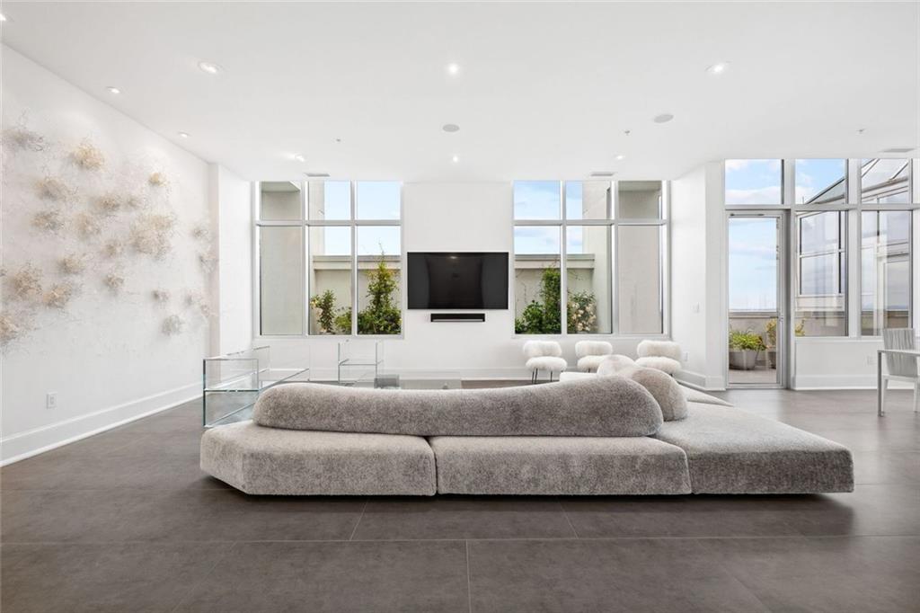 2828 Peachtree Road NW P 3300