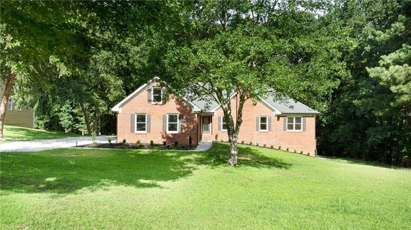 1055 WINDRIDGE DR, LOGANVILLE, GA 30052 - Image 700371ba5bfddf1983b0e6ed718e5d2c/2338071494