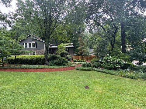 Homes For Sale - 1195 Lake Colony Drive<br/> Marietta, GA 30068
