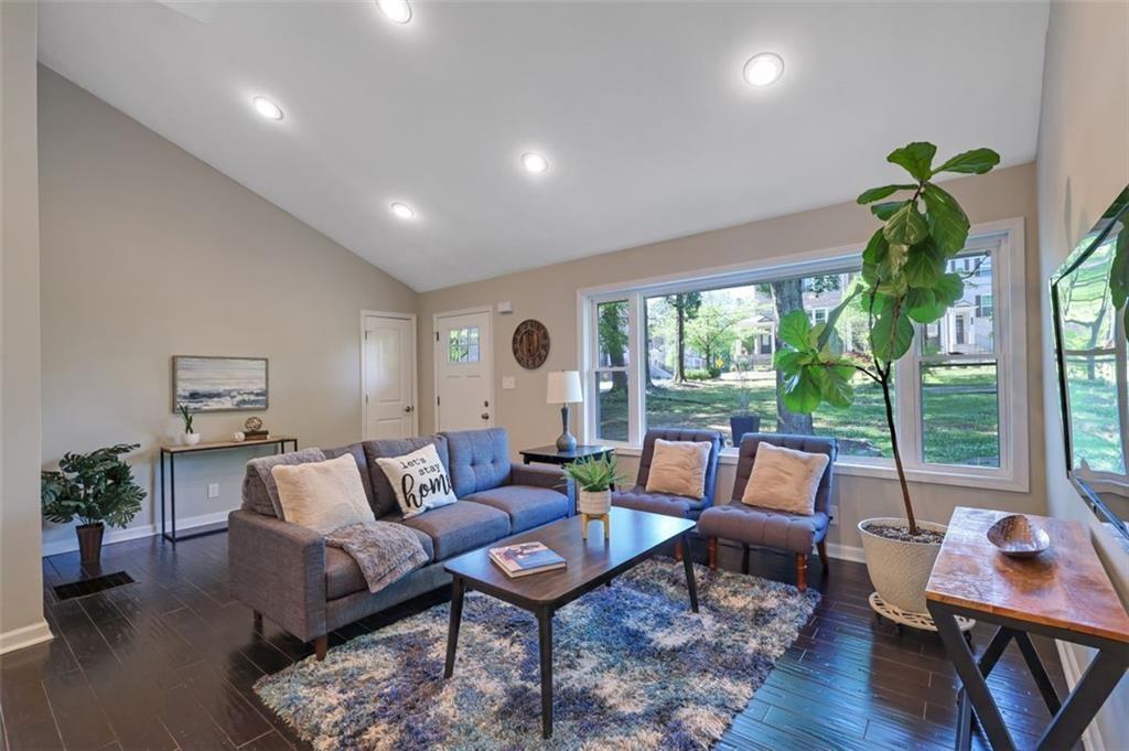 1976 Dering Circle NE