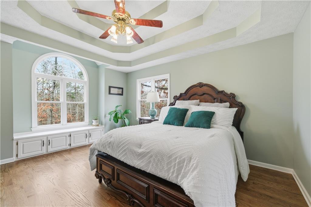 680 E Valley Road NE