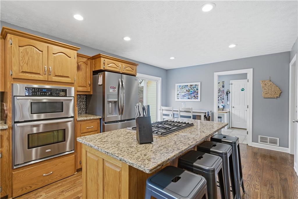 680 E Valley Road NE