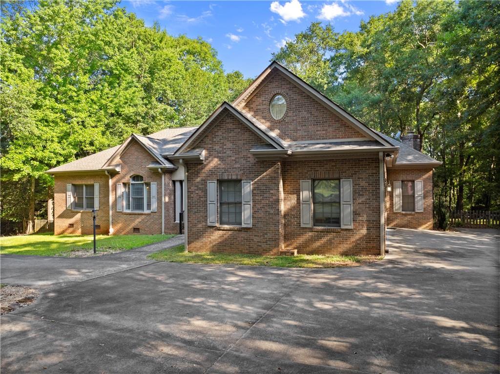 207 Riverbend Circle