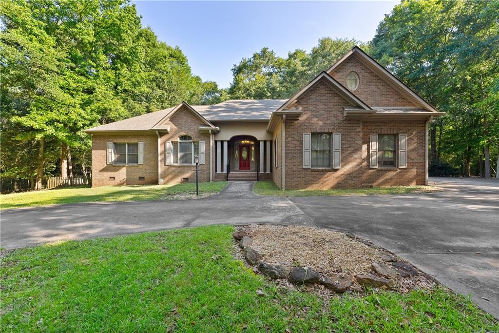 207 Riverbend Circle
