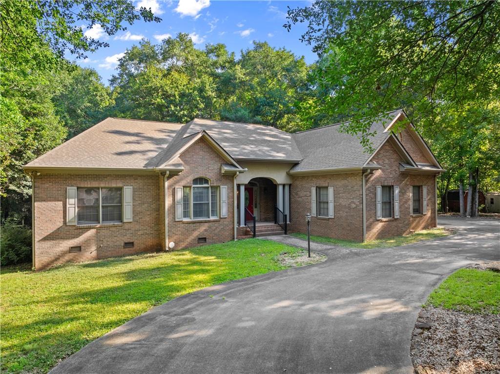 207 Riverbend Circle