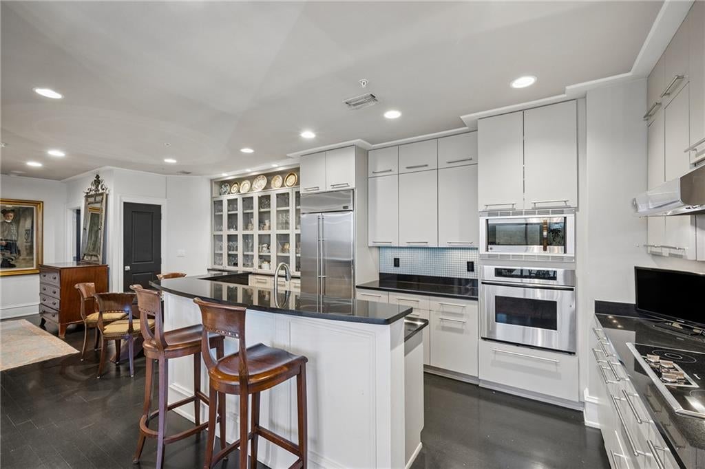 2828 Peachtree Road NW 2403
