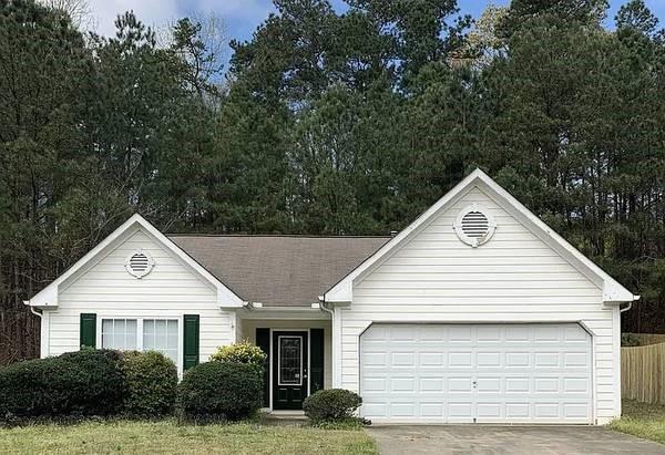 Welcome to this Beautiful home in Ambrecrest community. The home features wooden floors and carpet. A very functional kitchen with all the applices you will need. Out front you will find a private driveway that could be used for parking cars and in the rear as an outdoor entertaining spot and a play area for the kids, or a special place to grow that small garden you have always wanted. Top it all off with a two-car garage with additional storage access. This is a great way to take advantage of a move-in ready opportunity.
Convenience is key, and this home is ideally located close to local amenities, including shopping, dining, parks, and top-rated schools. Plus, with easy access to major highways, you're never far from the heart of Atlanta. This is more than just a house—it's the opportunity to create your dream home in a welcoming community.