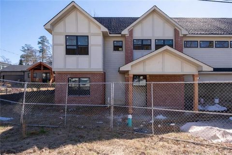 Townhouse For Sale - 4069 Comanche Drive<br/> Tucker, GA 30084