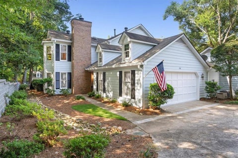 Townhouse For Sale - 110 Great Oaks Lane<br/> Roswell, GA 30075
