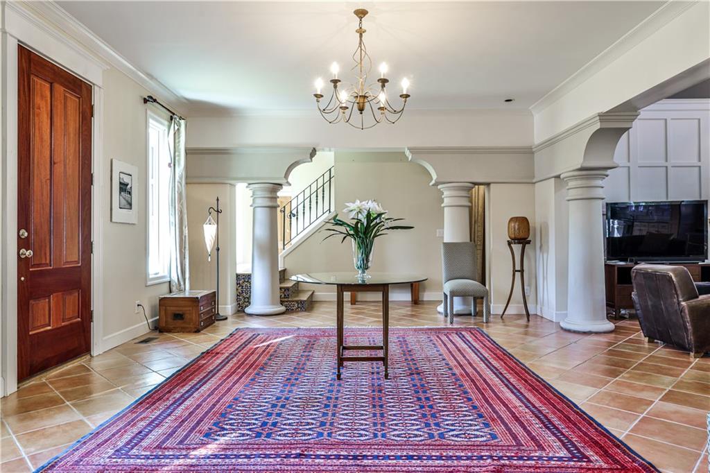 2837 N Hills Drive NE