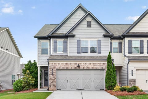 Townhouse For Sale - 5524 Garens Way<br/> Flowery Branch, GA 30542