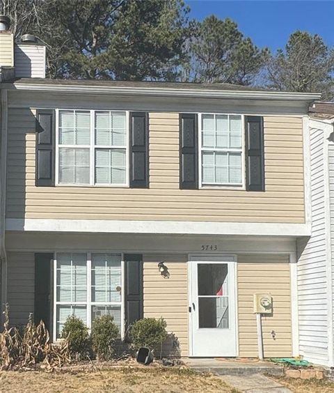 Townhouse For Sale - 5743 Wells Circle<br/> Stone Mountain, GA 30087