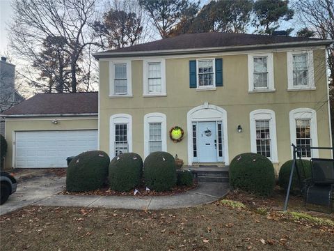 Homes For Sale - 215 Boca Ciega Court<br/> Alpharetta, GA 30022